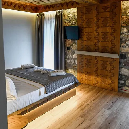 Hotel Golden Theth 4*